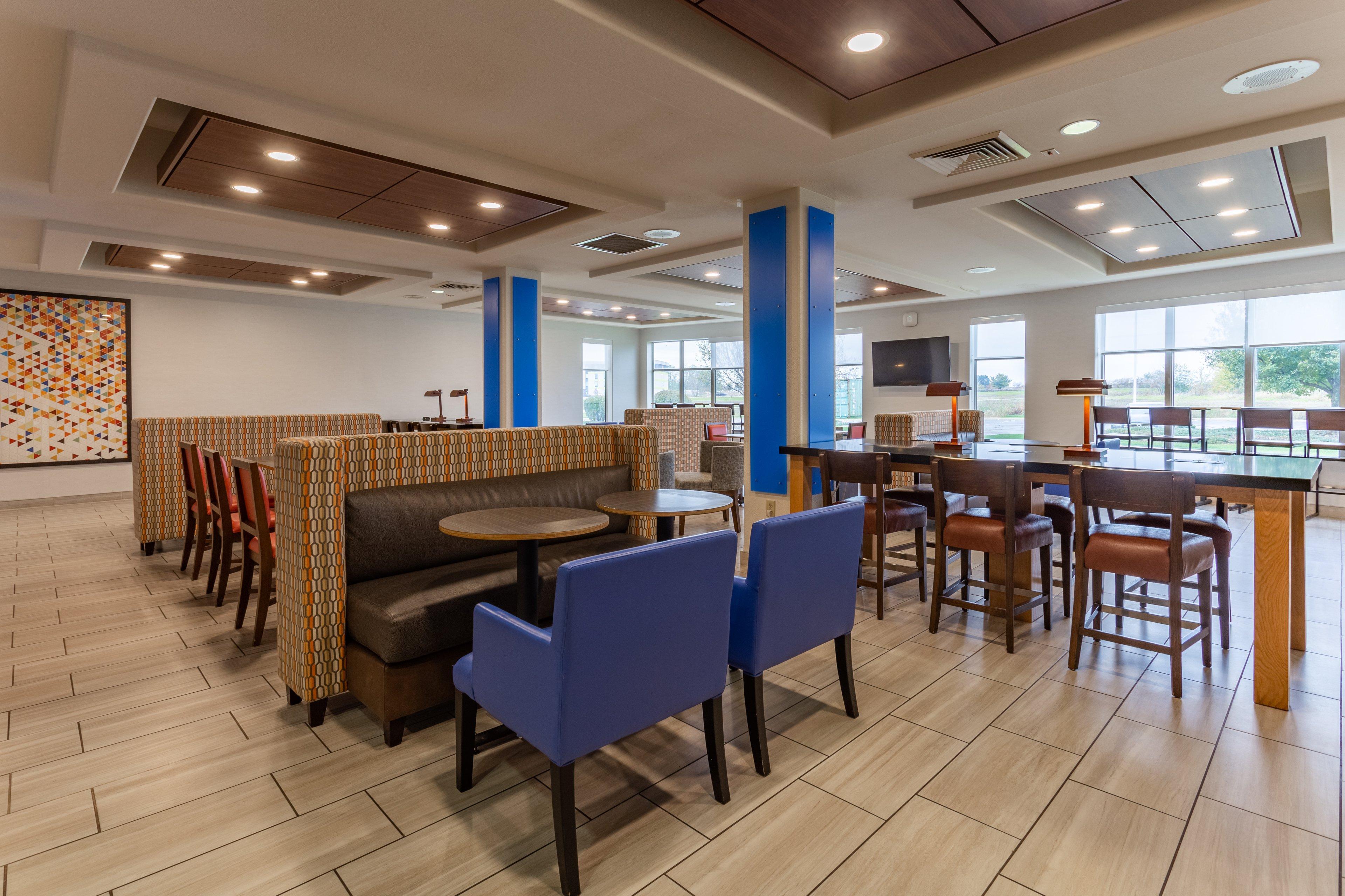 Holiday Inn Express Rockford-Loves Park By Ihg Exterior foto