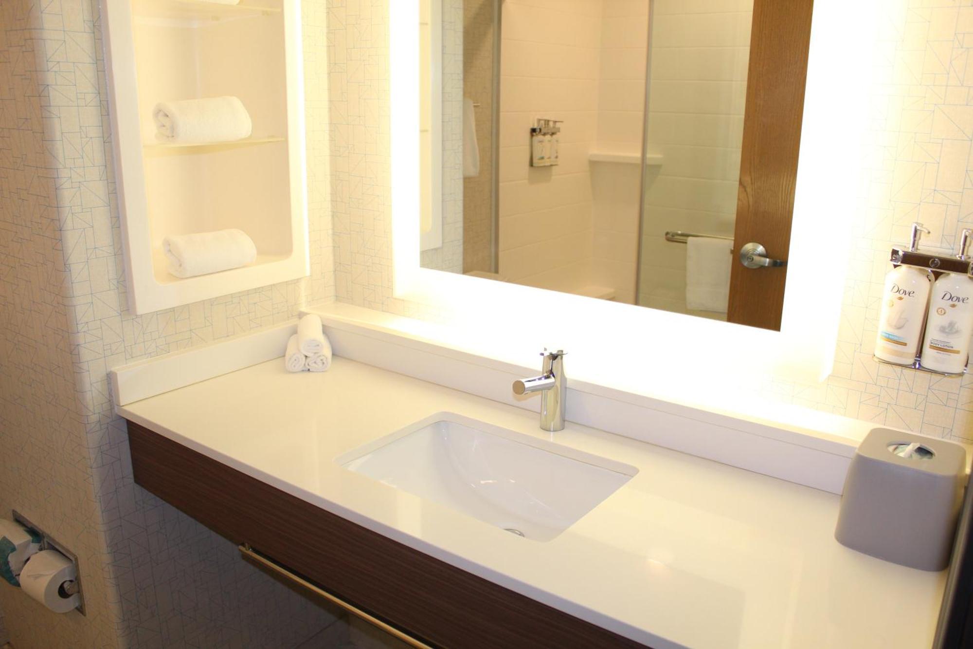 Holiday Inn Express Rockford-Loves Park By Ihg Exterior foto
